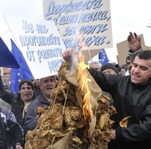 Протестиращи ще палят  тютюн край Гоце Делчев