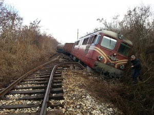 Товарен влак се преобърна