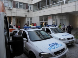 Момиче в болница, след среща с крадец в дома на приятеля си