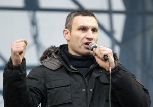 Кличко гарантира безопасността на полицаи, ако "преминат на страната на народа"