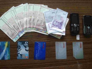 Задържаха четирима телефонни измамници