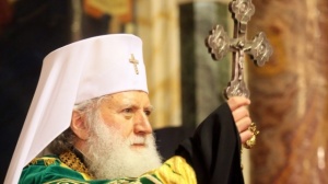 Кой и защо иска оставката на патриарх Неофит?