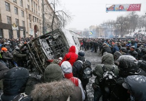 Двама протестиращи загинаха в Киев