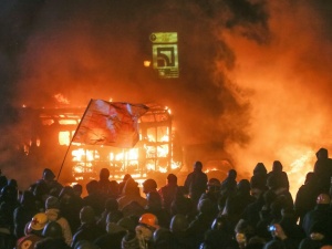 Барикади и палежи в Киев, опозицията се готви за настъпление