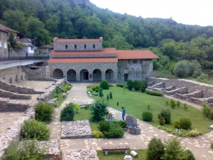 Ограбиха историческа църква в Търново