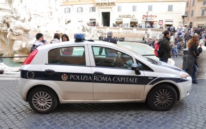 Малка бомба избухна пред френска църква в Рим