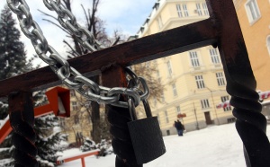 Напрежение в двора на Ректората