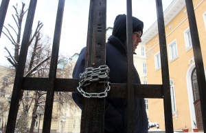 Засилено полицейско присъствие пред СУ заради два протеста