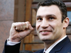 Кличко: Оставката на Азаров е стъпка към победата