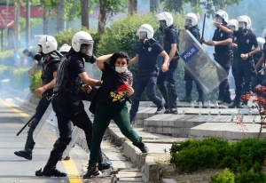 Турция уволни или преназначи 800 полицаи