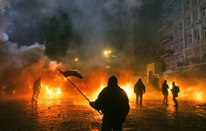 Повече от сто протестиращи ранени в Киев