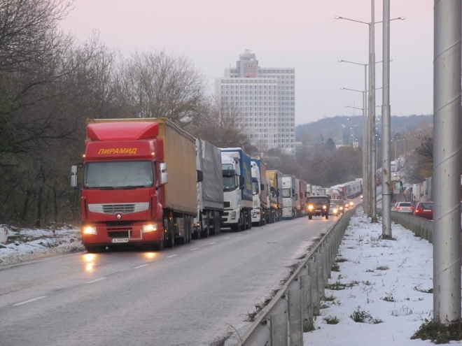 Румъния затвори Дунав мост за чужди камиони