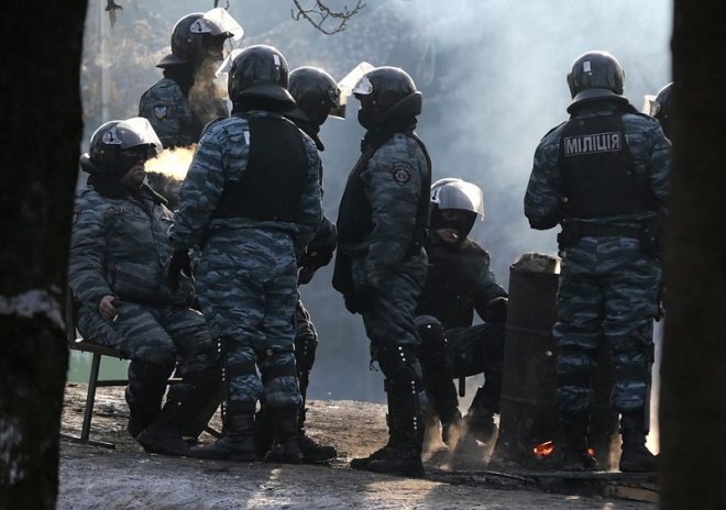 Протестиращи в Украйна щурмуваха областна администрация