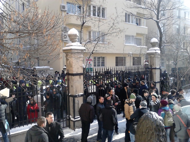 Окупаторите искат отсрочка