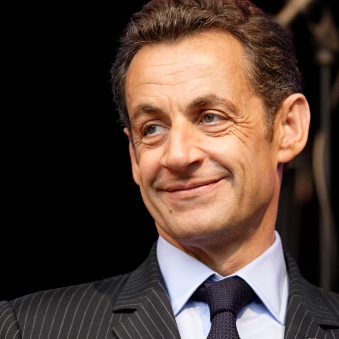 Саркози иска да се завърне в политиката