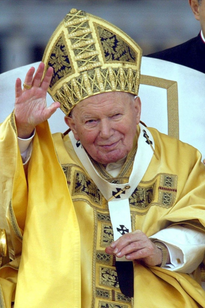 Откриха открадната мощехранителница на папа  Йоан Павел II