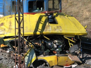 Влак удари автобус в Украйна. 13 са загинали