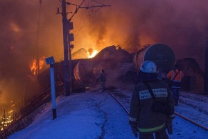 Евакуираха над 700 души след влакова катастрофа в Русия