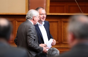 Извънредни дебати в НС