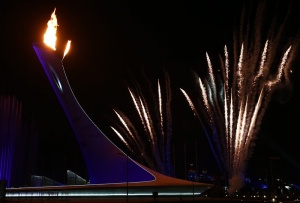 Ирина Роднина и Владислав Третяк запалиха Олимпийския огън