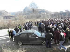 Пътят за Банско бе блокиран от ощетени работници
