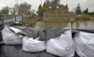 Червен код заради валежи в Англия