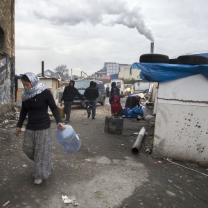 Дете загина при пожар в ромски лагер във Франция