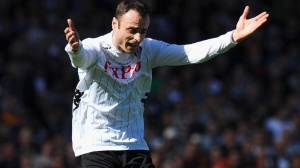 Бербатов пропуска мач заради контузия