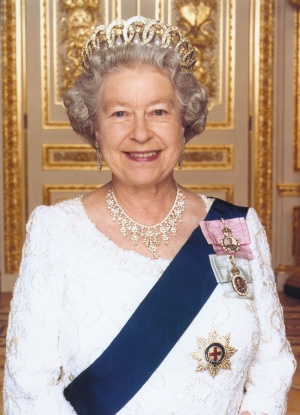 Английската кралица има бижута за  42 млн. евро