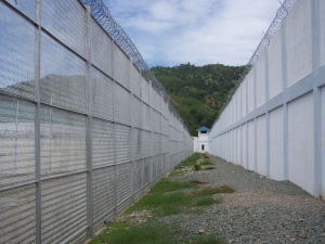 Уволнения заради оградата на границата