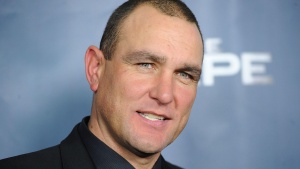 Вини Джоунс влиза в битките на „Къртицата 2“