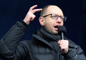 Яценюк: Янукович не е президент, а издирван