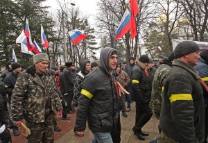 В Севастопол окупират казармите с боен вик: "Русия"!