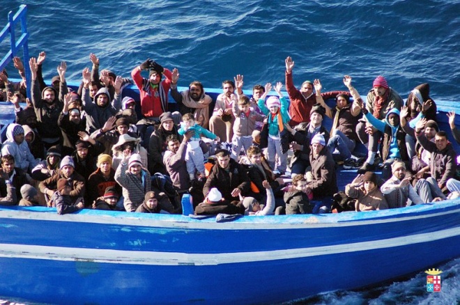 Италия спаси 1123 нелегални мигранти