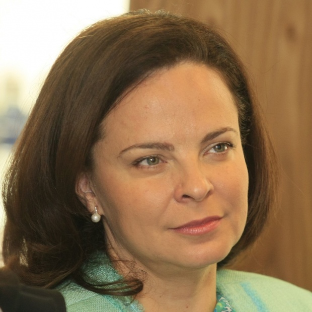 Министър Андреева: Джипитата имат година да вземат специалност