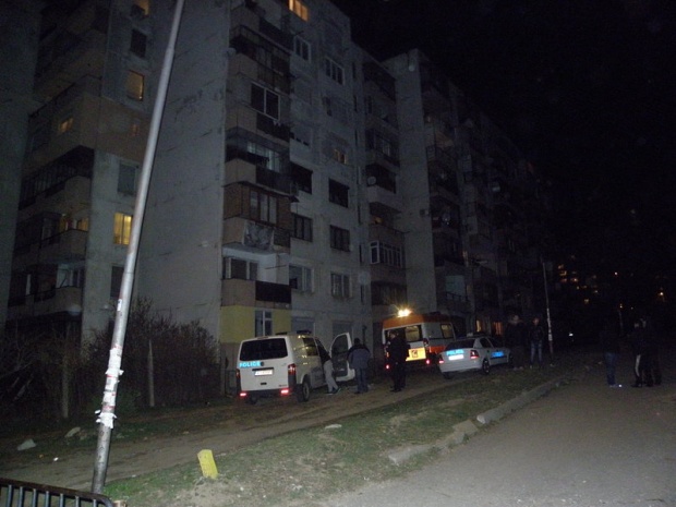 Намериха мъртва жена пред блок в Благоевград