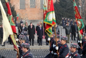 Националният флаг бе издигнат над паметника на Незнайния войн