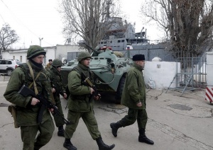 Русия разтоварва военни на Кримския полуостров
