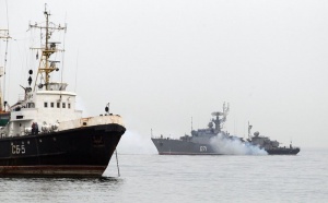 Два руски кораба плават към Крим