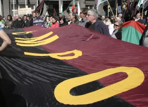 Орешарски избяга, без да изслуша протестиращи от ВМРО