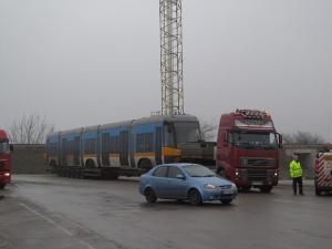 Задържаха сириец в тайник на кола