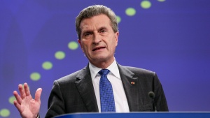 Йотингер забавя преговорите за „Южен поток“