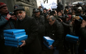 Внесоха подписка за референдум в НС