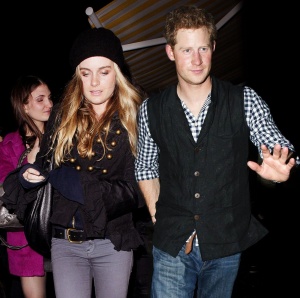 Принц Хари и Кресида са заедно официално