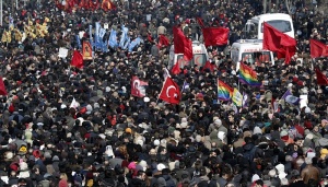 250 арестувани и десетки ранени при протести в Турция