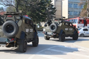Антитерористични отряди пристигнаха в Лясковец