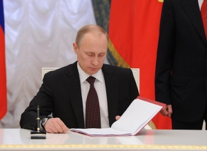 Путин подписа присъединяването на Крим към Русия на церемония