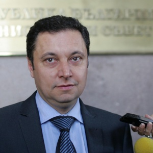 Яне Янев: Националистите държат този парламент