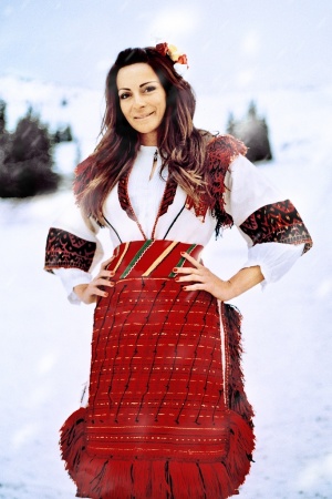 И Сани Жекова облече традиционна носия