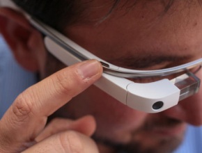 Google иска да тушира негативните реакции към Google Glass